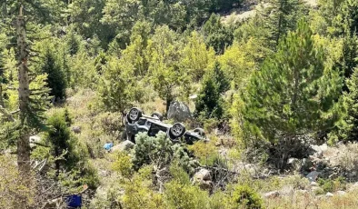 Antalya’da Uçuruma Yuvarlanan Otomobilde İki Yaralı